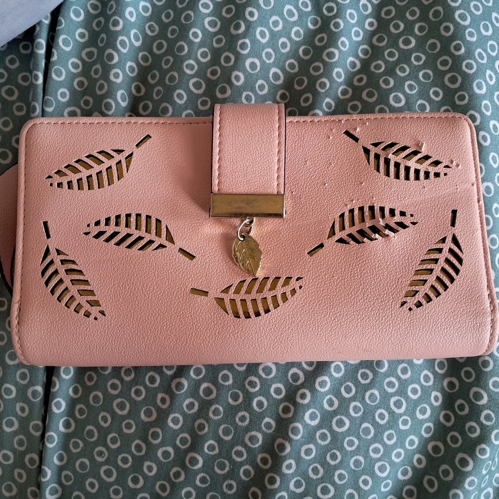 Pink hollow leaf wallet